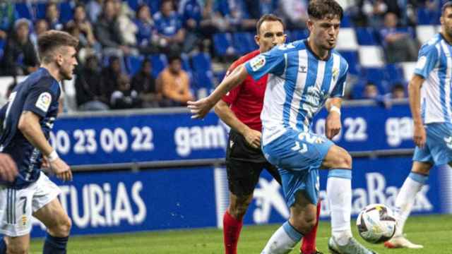 Dani Lorenzo durante el Oviedo vs. Málaga CF