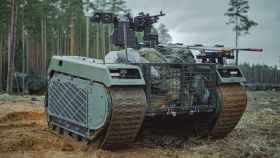 Un vehículo THeMIS armado con metralleta del Ejército de Países Bajos