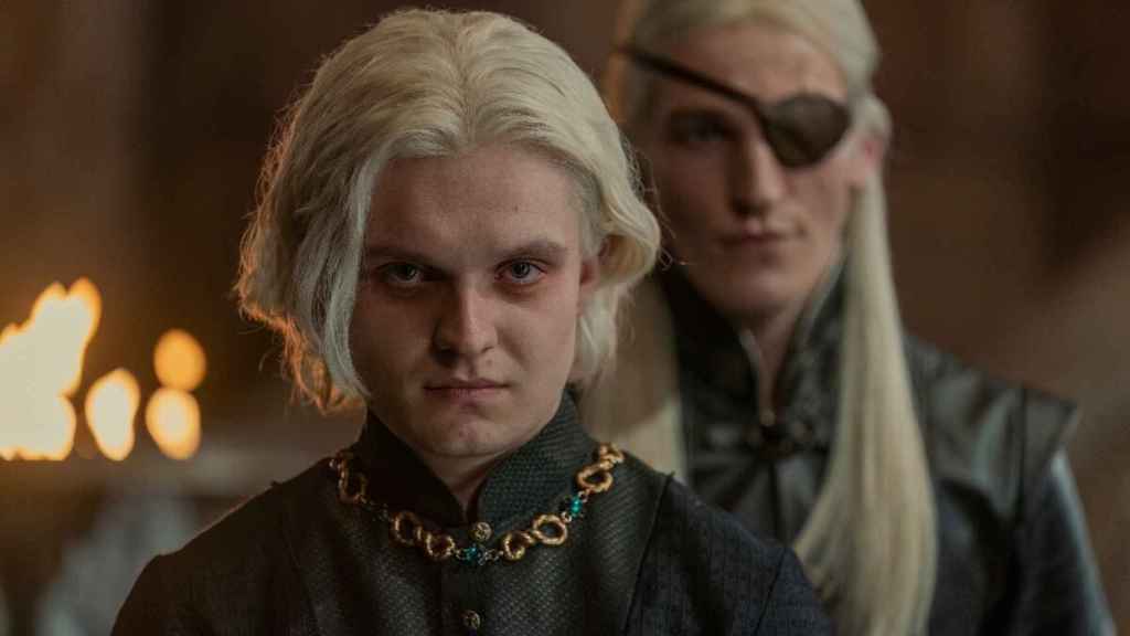 Los hijos de Viserys Targaryen y Alicent Hightower, Aegon y Aeomond, en 'La casa del dragón'.