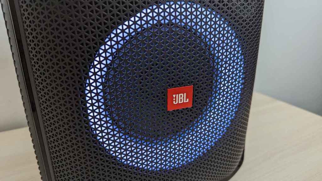 The speaker of the JBL PartyBox Encore has a power of 100 W