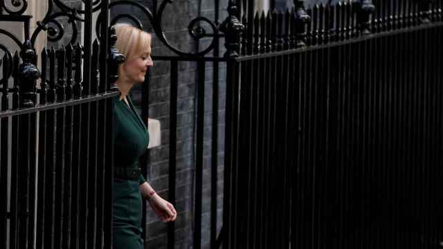 Liz Truss saliendo de Downing Street.
