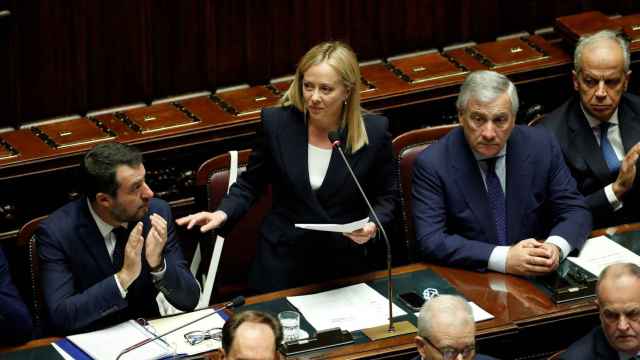 La primera ministra de Italia, Giorgia Meloni, se dirige a la Cámara de Diputados.