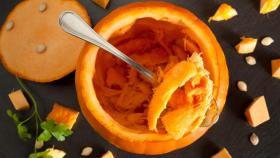 ¿Cómo vaciar una calabaza para Halloween sin que se pudra?