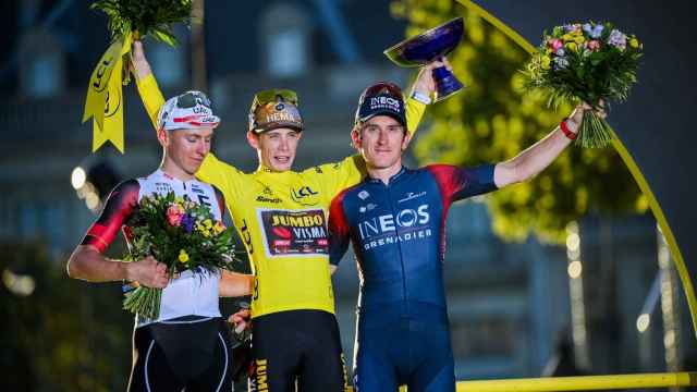 Tadej Pogacar, Jonas Vingegaard y Geraint Thomas en el podio del Tour de Francia 2022