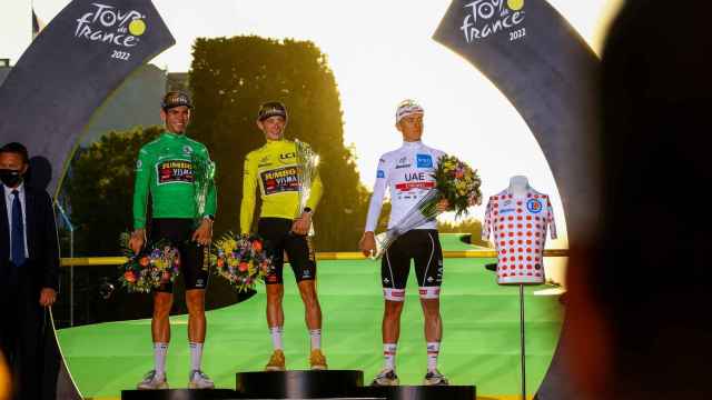 Wout Van Aert, Jonas Vingegaard y Tadej Pogacar en el podio del Tour de Francia 2023