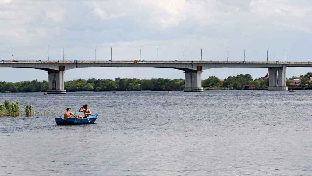 Panorama of the Antonovsky Bridge over the Dnieper as it crosses the city of Kherson.