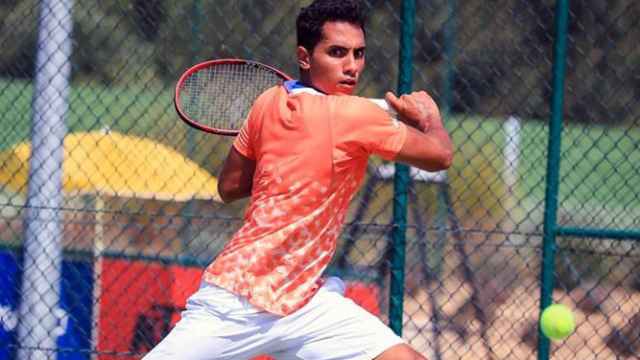 Youssef Hossam durante un partido de tenis