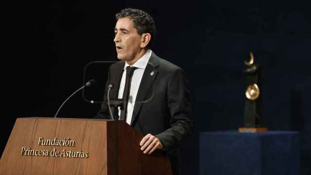 Juan Mayorga pronuncia el discurso en la ceremonia de los Premios Princesa de Asturias, celebrada en el Teatro Campoamor de Oviedo. Foto: Ballesteros / EFE