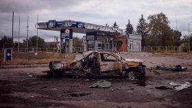 Un coche destruido en la ciudad de Balakliia, liberada por las Fuerzas Armadas de Ucrania.