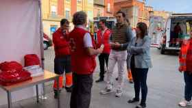 El alcalde de Medina del Campo visita la carpa de Cruz Roja