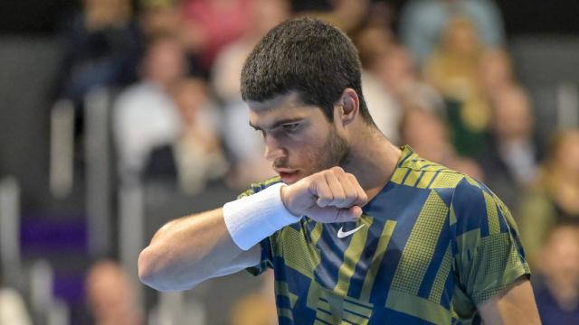 Carlos Alcaraz, cabizbajo durante su partido contra Aliassime