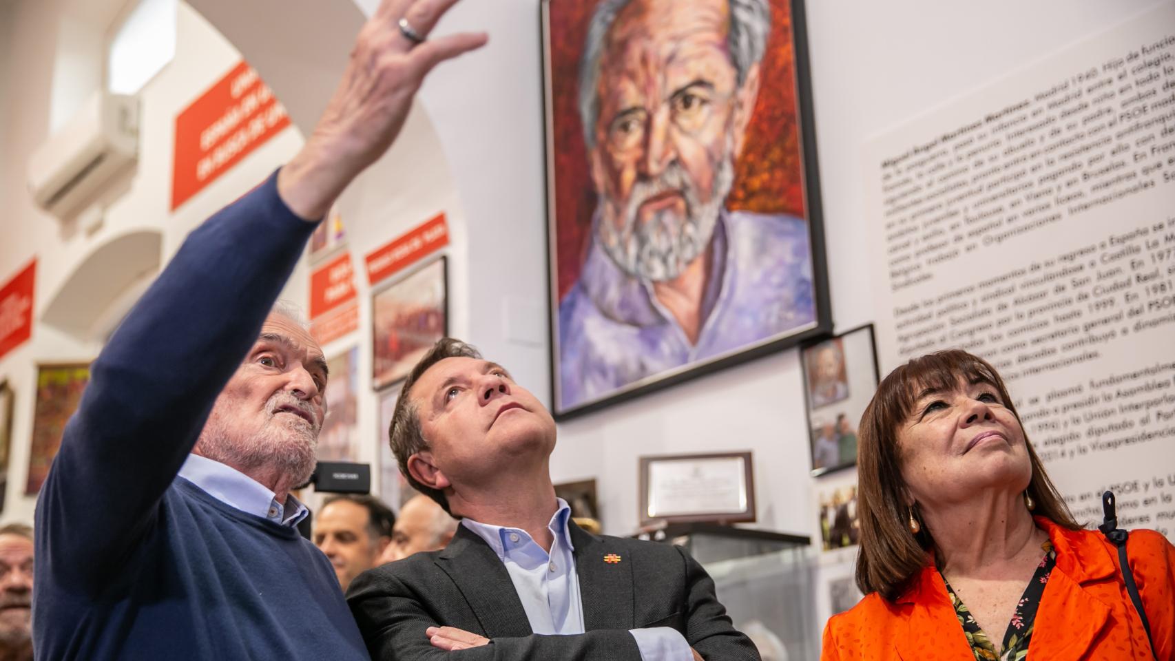 Miguel Ángel Martínez, Emiliano García-Page y Cristina Narbona, de izquierda a derecha.