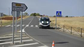 Un furgón de la Guardia Civil en el lugar de los hechos.