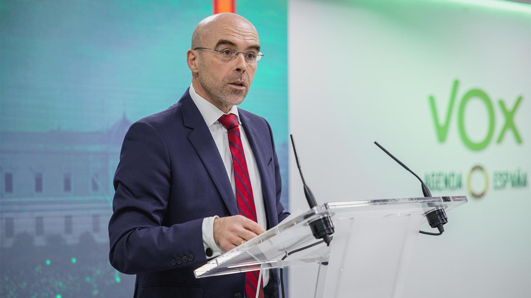 El vicepresidente de Vox, Jorge Buxadé, durante una rueda de prensa en las sede del partido