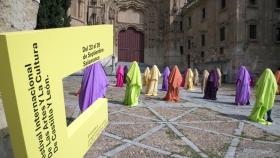 Detrás de la ventana. Monumento a las asesinadas de la artista Regina José Galindo, en el patio chico de Salamanca en una edición de Facyl anterior.