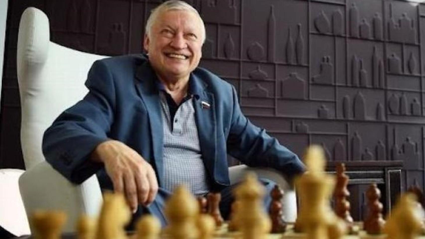 Karpov jugará en León con el ajedrez más grande del mundo