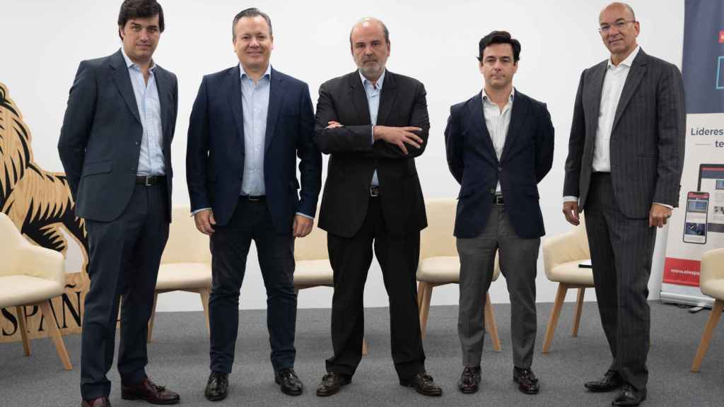 Manuel Pérez-Tabernero (Schneider Electric), Ricardo Abad (Quark), Emilio Díaz (Nabiax), Álvaro Rivera (Capital Energy) y Robert Assink (Digital Realty), en el encuentro organizado por D+I. Foto: José Verdugo.