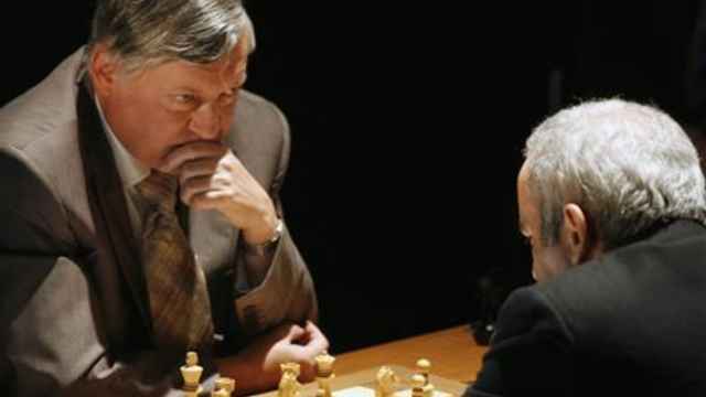 Anatoli Karpov, durante una partida de ajedrez