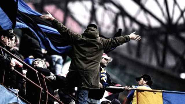 Ultras del Inter de Milán animando a su equipo en las gradas del Giuseppe Meazza