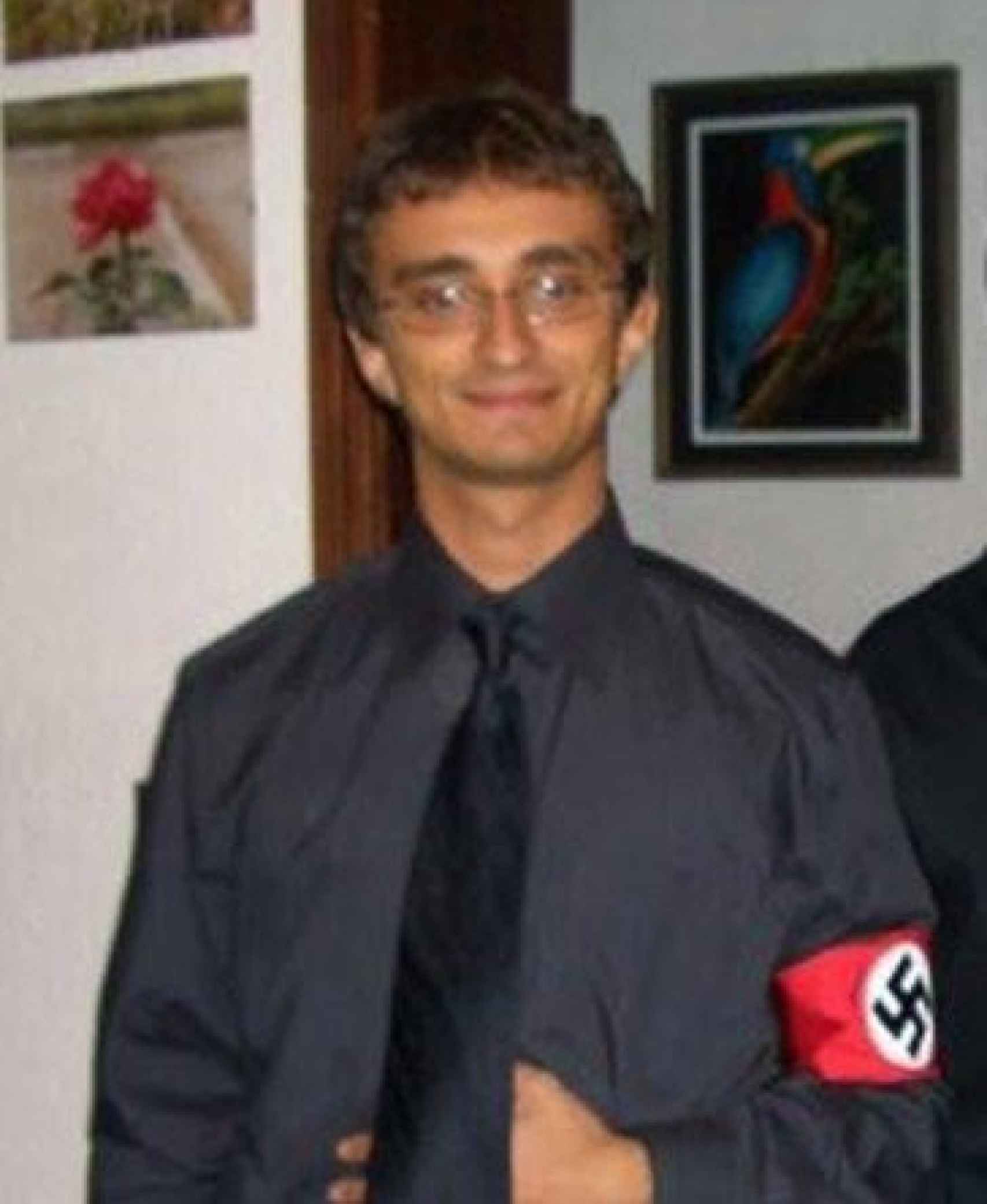 Galeazzo Bignami posa en la foto con el brazalete del partido nazi