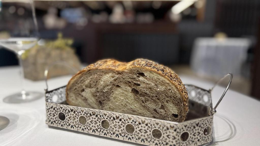 El pan es un pase más del menú en Ricard Camarena Restaurant