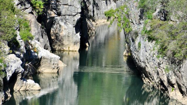 El Barranco de las Buitreras, en el término municipal de El Colmenar.