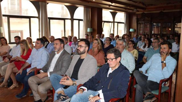 Cargos orgánicos e institucionales de Cs Alicante en un acto por la Refundación del partido.