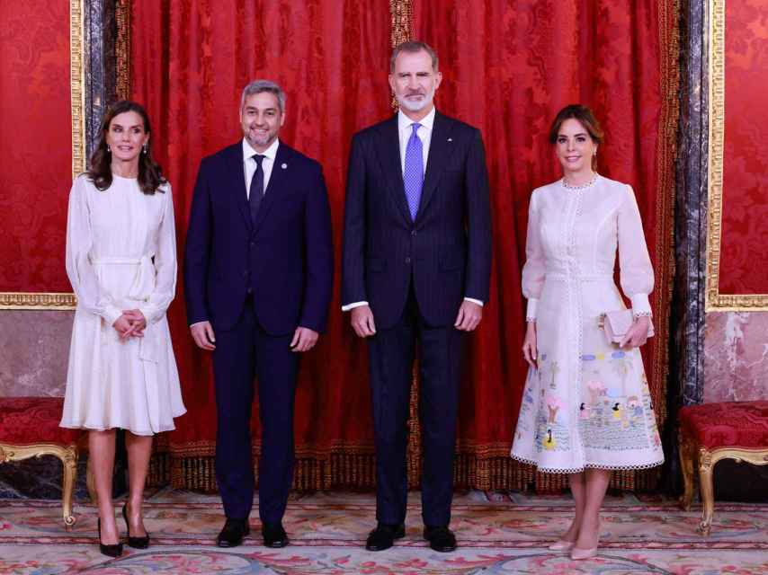 Los Reyes y sus invitados, en en Palacio Real.