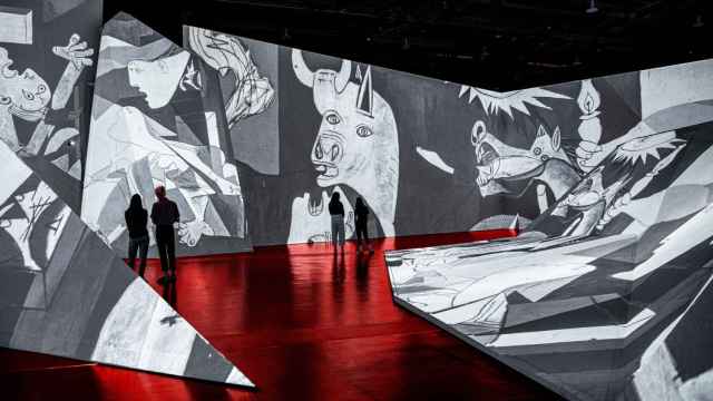 Fragmentos del 'Guernica' proyectados en la exposición 'Imagine Picasso'. Foto: Encore Productions/Laurence Labat