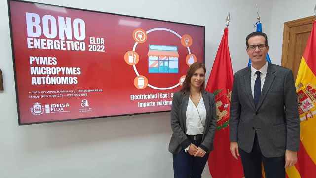 El alcalde Rubén Alfaro y la concejala Silvia Ibáñez en la presentación de esta campaña de Elda.