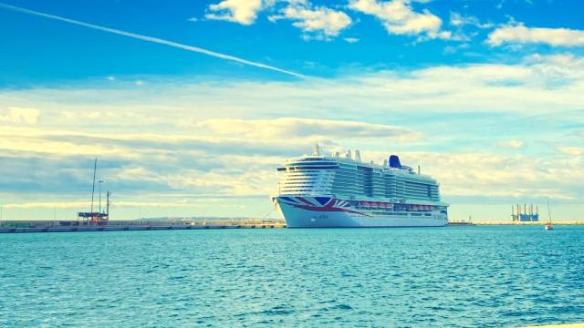 Alicante recibirá el mayor de estos cruceros este sábado.