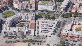 Vista de la parcela de la Avenida Plutarco donde el Ayuntamiento de Málaga quiere que vaya una residencia de estudiantes o de mayores.