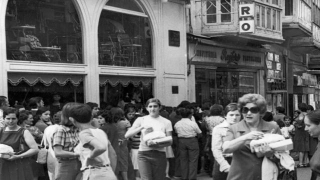 Colas a las puertas de Reglero