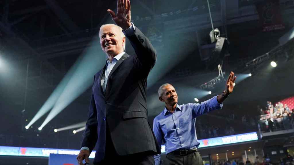 Former President Barack Obama and US President Joe Biden at a Democratic Party rally on Saturday in Pittsburgh.