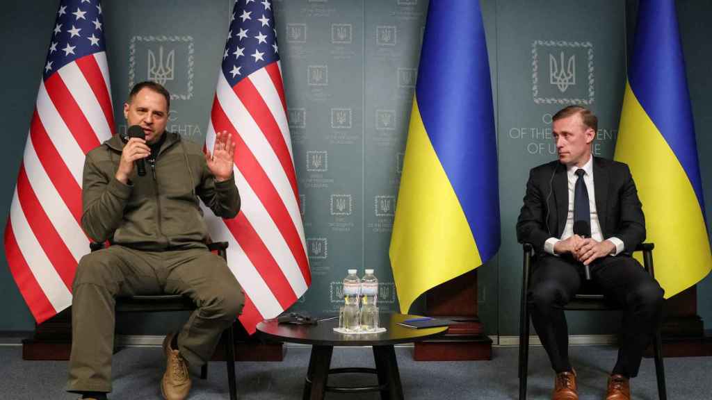 El asesor de seguridad nacional de la Casa Blanca de EE. UU., Jake Sullivan, y el jefe de la oficina presidencial de Ucrania, Andriy Yermak, asisten a una conferencia de prensa, en medio del ataque de Rusia a Ucrania, en Kyiv, Ucrania, el 4 de noviembre de 2022.