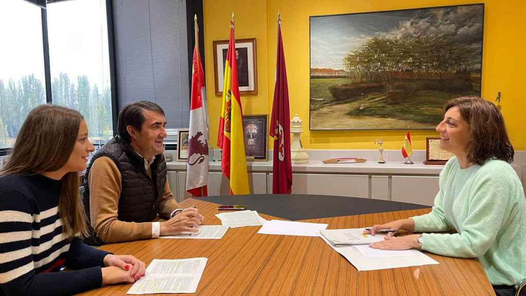 El consejero de Medioambiente, Juan Carlos Suárez-Quiñones; y la consejera del ramo de la Xunta, Ángeles Vázquez