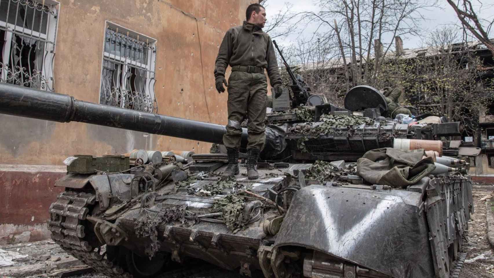 Rusia construye una línea defensiva de hormigón para blindar Mariúpol y prevé replicarlo en Jersón thumbnail