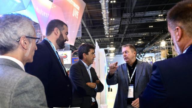 Carlos Mazón mantiene reuniones de trabajo con grandes operadores del sector en la World Travel Market.