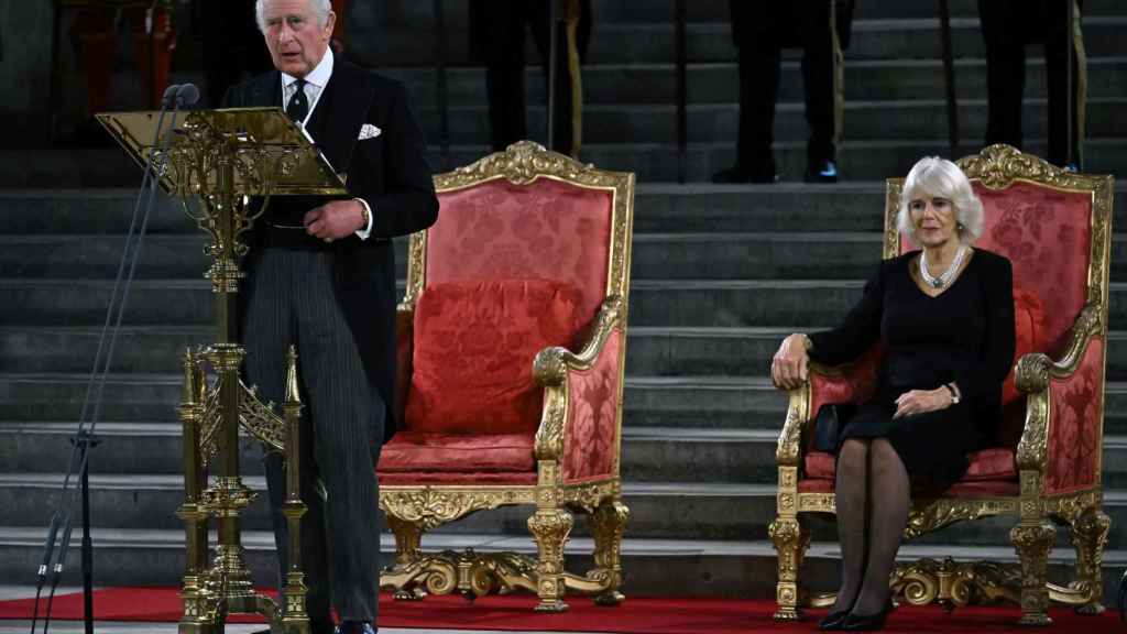 Carlos y Camilla tras la muerte de la reina Isabel II.
