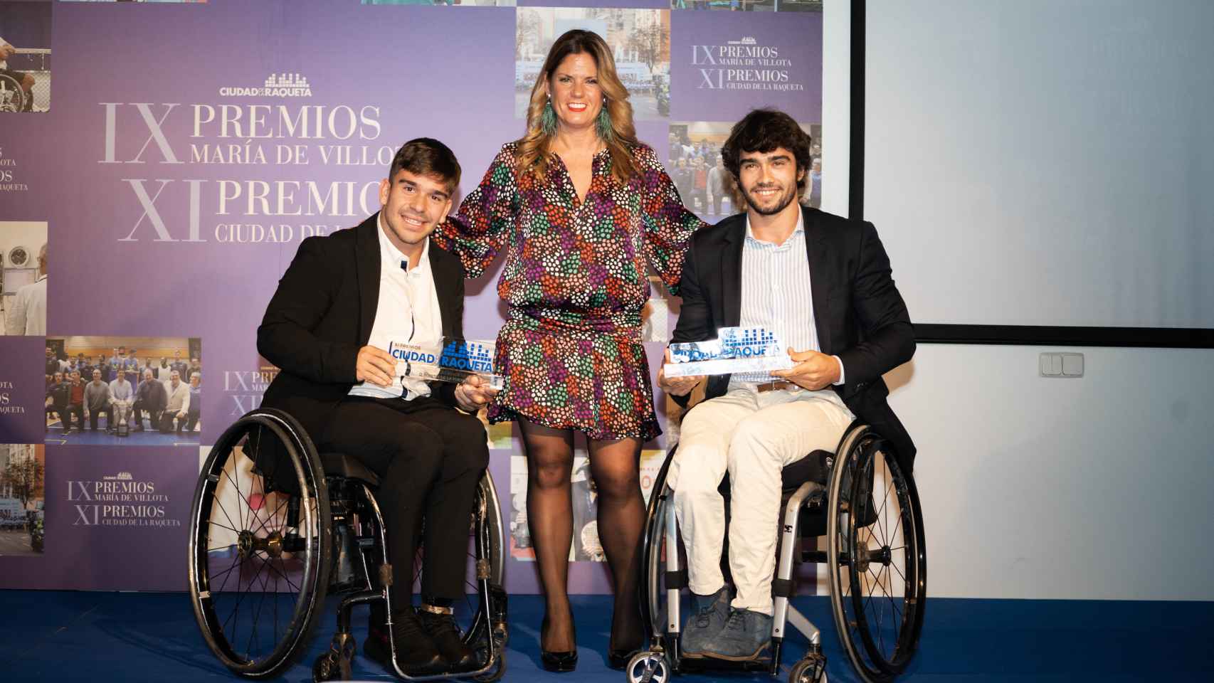 Martín de la Puente y Dani Caverzaschi, jugadores de tenis en silla de ruedas, y Alicia Martín Pérez, directora de general de deportes del Ayuntamiento de Madrid