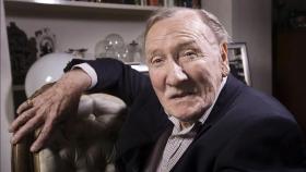 Muere Leslie Phillips, el actor que daba vida al Sombrero Seleccionador de 'Harry Potter', a los 98 años