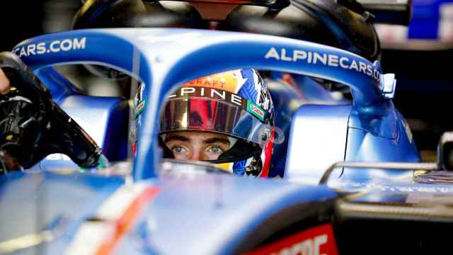 Fernando Alonso dentro de su Alpine A522 en el Gran Premio de México