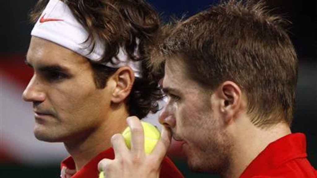 Stan Wawrinka y Roger Federer defendiendo los colores de Suiza en un partido