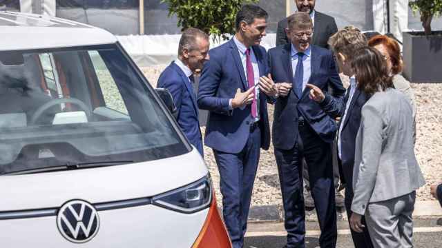 Pedro Sánchez y Ximo Puig, en el acto en el que Volkswagen presentó la gigafactoría de Sagunto.