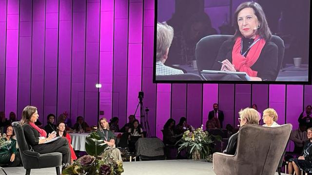 La ministra de Defensa, Margarita Robles, en el  Foro global de Mujeres Líderes en Reikiavik.