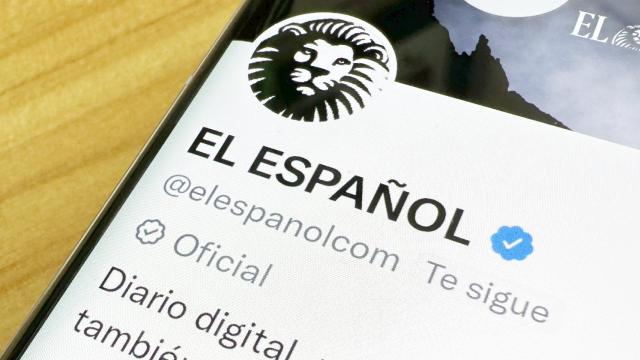 La cuenta de EL ESPAÑOL con la nueva marca 'Oficial'