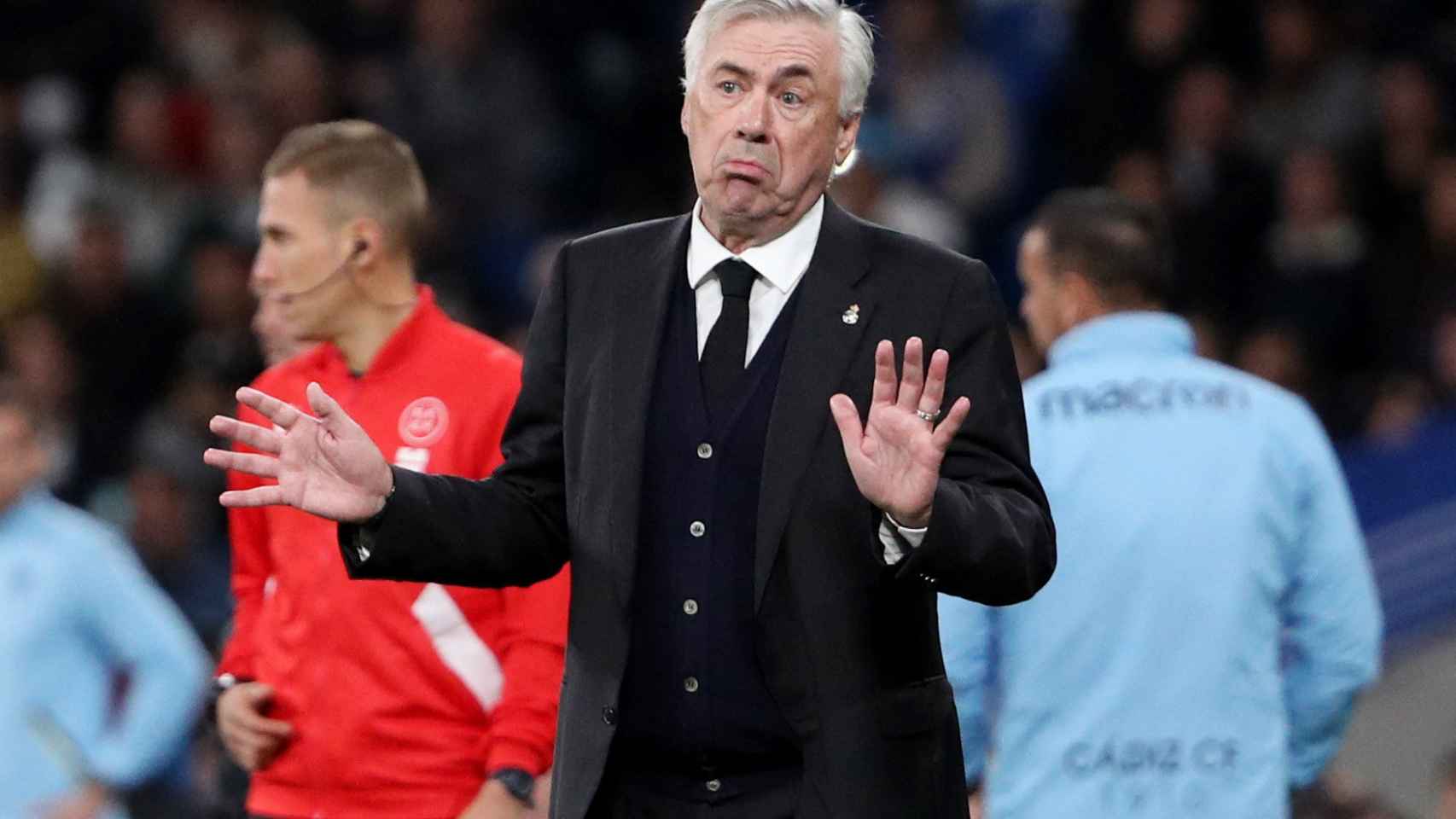 Ancelotti, contrariado por una decisión del árbitro.