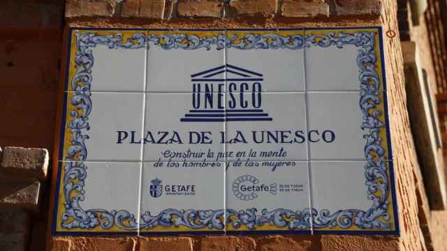 Placa de la Plaza de la UNESCO descubierta este jueves en Getafe.