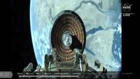 Escudo desplegando en la órbita de la Tierra, directo de la NASA