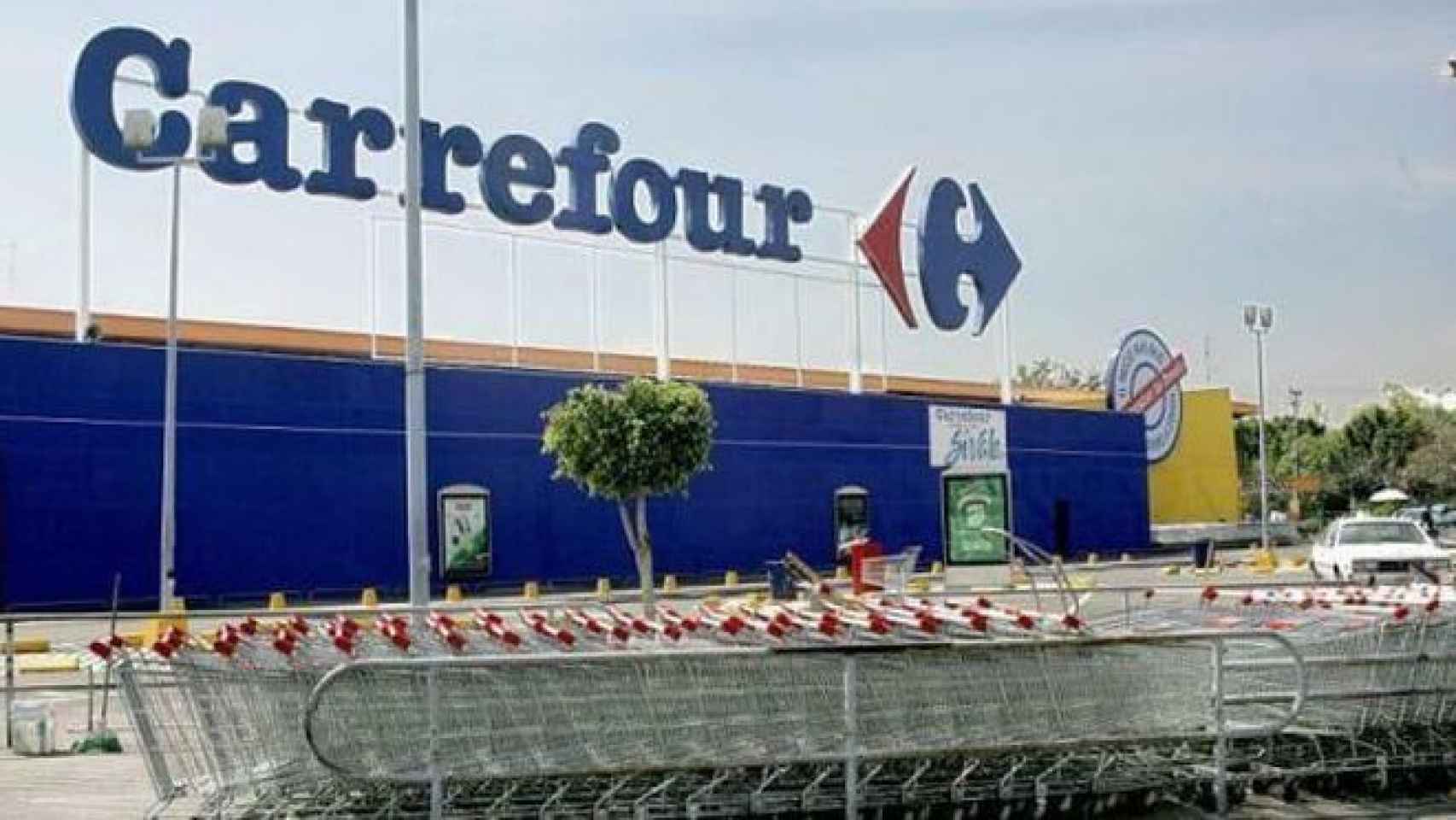 Fachada del supermercado Carrefour